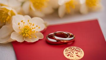 two rings over red envelope