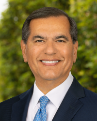 Gaddi-Vasquez-2025-Hall-of-Fame-Inductee-Headshot